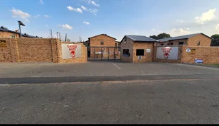 Spacious 2 Bedroom Ground Floor Unit with Pvt Garden. Rent from the Owner