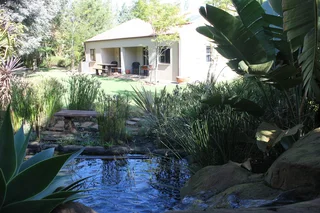 Studio Apartment on farm in beautiful garden