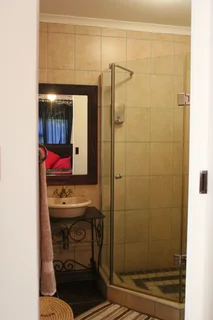 Studio Apartment on farm in beautiful garden