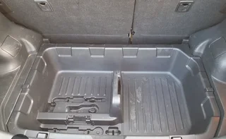 Nissan boot tray and jack