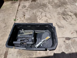 Nissan boot tray and jack