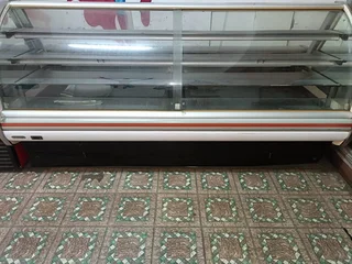 Refrigerator counter display