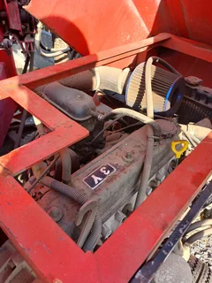 Hydraulic wood chipper with log splitter