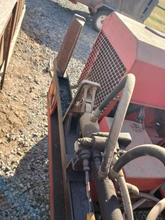 Hydraulic wood chipper with log splitter