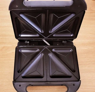 Mellerware 2 Slice Non Stick Sandwich Maker / Aim Two Sandwich Maker / Safeway Mini Cupcake Maker