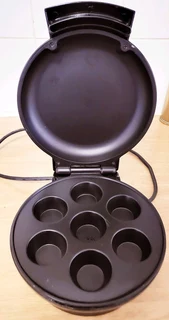 Mellerware 2 Slice Non Stick Sandwich Maker / Aim Two Sandwich Maker / Safeway Mini Cupcake Maker