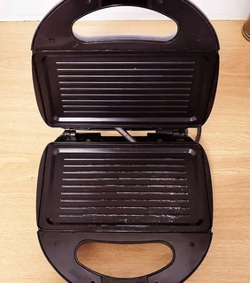 Mellerware 2 Slice Non Stick Sandwich Maker / Aim Two Sandwich Maker / Safeway Mini Cupcake Maker