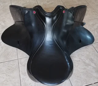Albion saddle