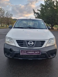 2012 Nissan NP200 van R70000