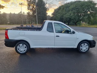 2012 Nissan NP200 van R70000