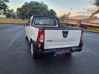 2012 Nissan NP200 van R70000