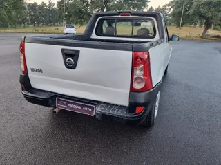 2012 Nissan NP200 van R70000