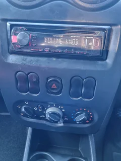 Np200 1.6i aircon spec