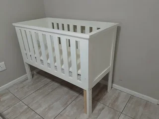 Beautiful White Baby Cot with Storage Drawer &#43; 2 Mattresses: Sturdy, Clean &amp; Ready to Use!