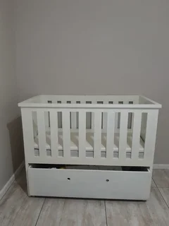  Beautiful White Baby Cot with Storage Drawer &#43; 2 Mattresses: Sturdy, Clean &amp; Ready to Use!