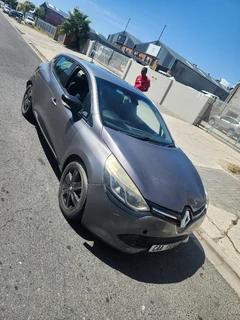 Renault Clio 4 0.9t Striping for spares all car available
