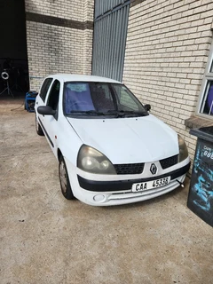 Renault Clio 2 1.2 16v Striping for spares 5 speed manual-All car available