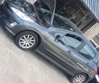 Peugeot 308 1.6Vti 2011 - 5 speed manual transmission striping for spares