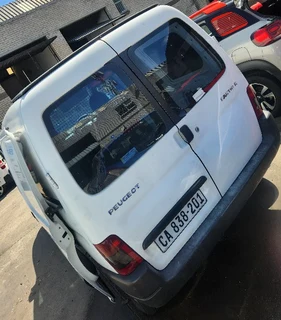 Peugeot Partner 1.9d striping for spares All car available