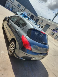 Peugeot 308 1.6THP - 2009 model - 5 speed manual - Striping for spares