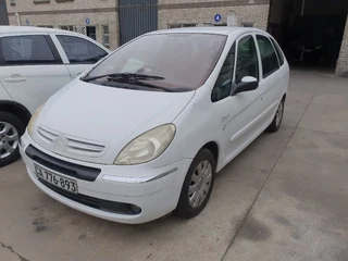Citroen Xsara Picasso 2.0hdi manual  – 2007 model Striping for spares