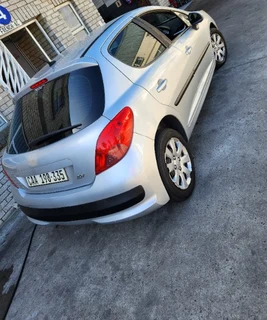 Peugeot 207 1.4 16v. 2007 striping for spares