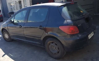 Peugeot 307 – 1.6 16V Petrol – diesel striping for spares