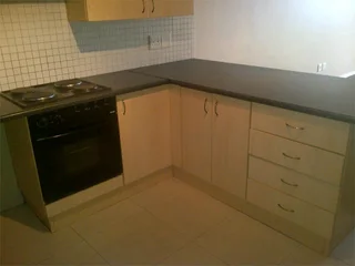 Room in secure 2 bedroom flat for one