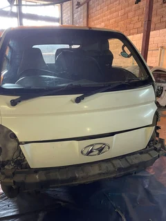 Hyundai H100 Complete Bakkie Stripping for Spares