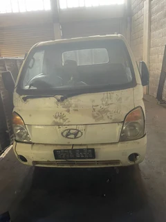 Hyundai H100 Complete Bakkie Stripping for Spares