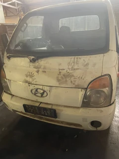 Hyundai H100 Complete Bakkie Stripping for Spares