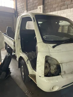 Hyundai H100 Complete Bakkie Stripping for Spares