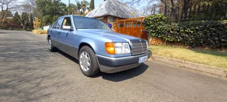 1993 Mercedes-Benz W124 Sedan