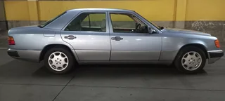 1993 Mercedes-Benz W124 Sedan