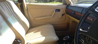 1983 Mercedes-Benz W123 Sedan