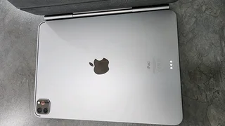 Ipad pro 3rd gen 11&#34; with keyboard