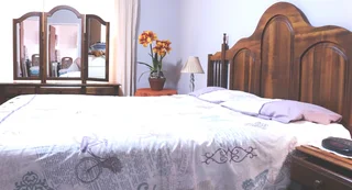 Stunning Solid Imbuia Queen Bedroom Suite - Crafted Quality!