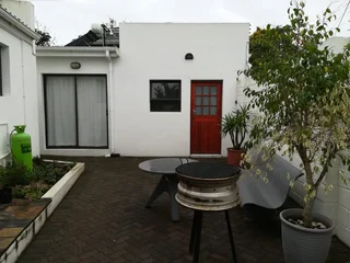 Stirliing East London Bachelor Flat