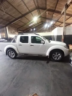 2011 Nissan Navara Double Cab V9X  4x4