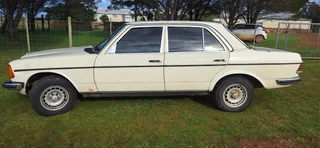 W123 series Merc 200 -1985 for parts. Top gasket blown