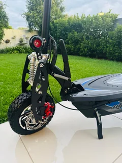 Ultra Scooter Ele rechargeable 2000w