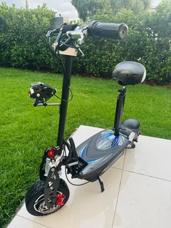 Ultra Scooter Ele rechargeable 2000w