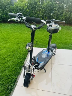 Ultra Scooter Ele rechargeable 2000w