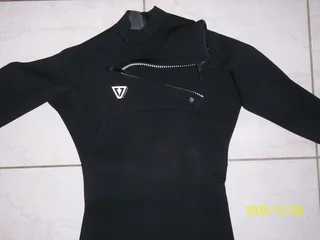 vissla 4/3 wetsuit