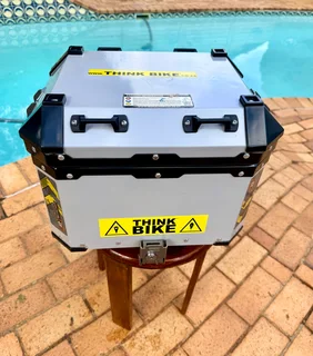 Motorbike Top Box: R 4 000-00