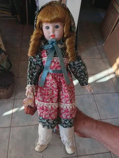 A collection of 6 beautiful porcelain dolls