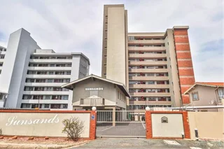 Doonside Beach ~ Open plan  Studio unit -R405 000!  Share block CASH offers. Immediate availability