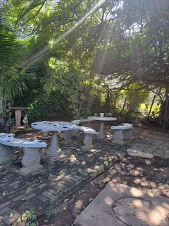 Doonside Beach ~ Open plan  Studio unit -R405 000!  Share block CASH offers. Immediate availability