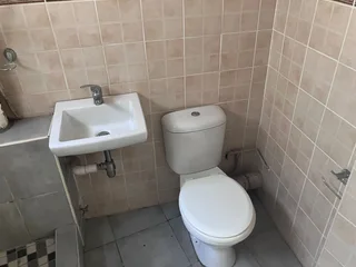 Doonside Beach ~ Open plan  Studio unit -R405 000!  Share block CASH offers. Immediate availability