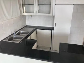 Doonside Beach ~ Open plan  Studio unit -R405 000!  Share block CASH offers. Immediate availability